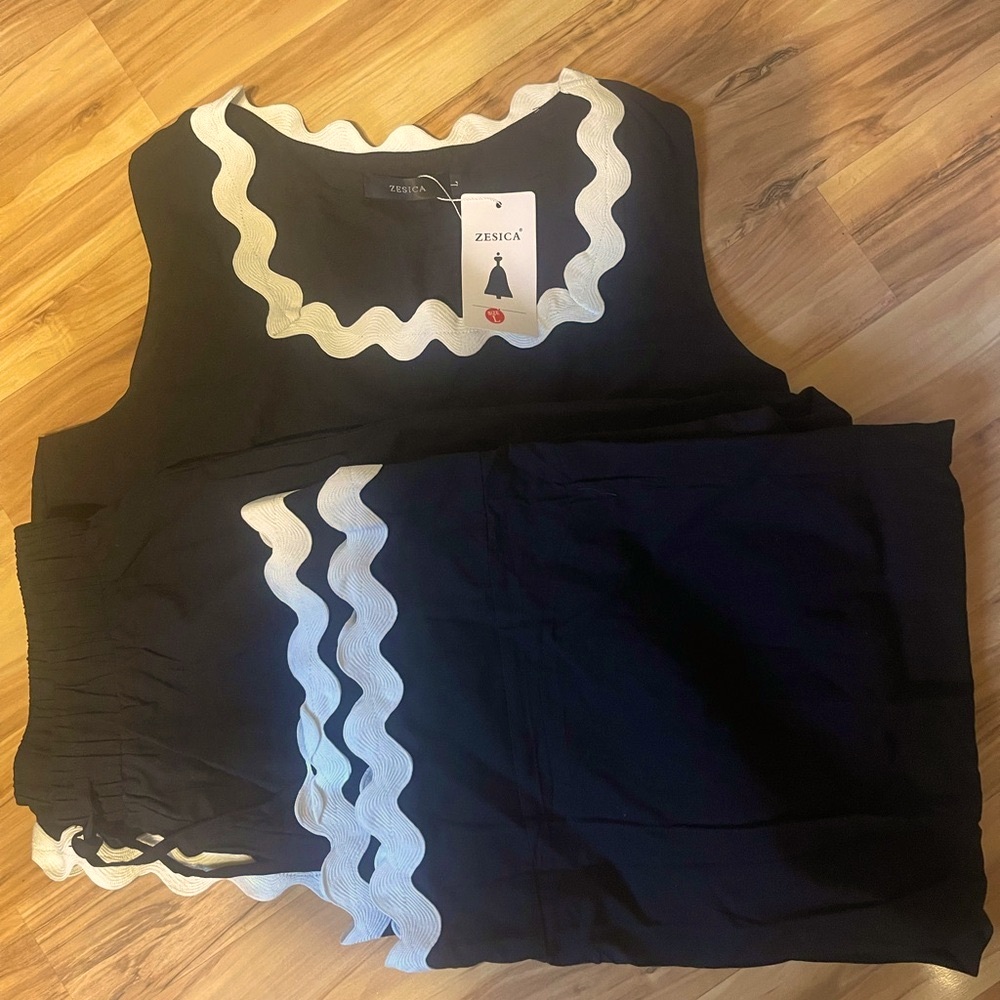 NWT beautiful black and white sleeveless pant set 95% Visccose 5% linen